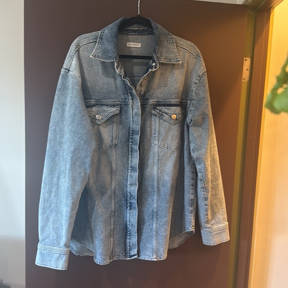 EUC GOOD AMERICAN Denim Oversized Trucker Shacket in Edwin Blue - Picture 3 of 6